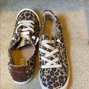 Slip on tennis shoes